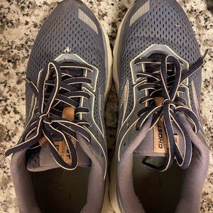 Brooks ghost 12 tennis shoes size 8.5